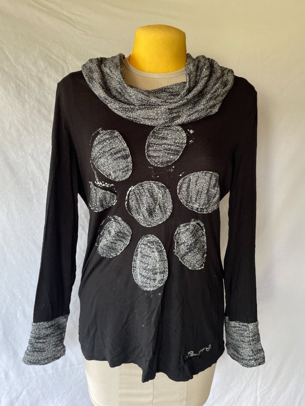 Desigual women's long sleeve top